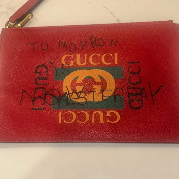 Gucci Red Pebbled Calfskin Leather Clutch / Pouch with GG Logo & gold hardware - Picture 12 of 12